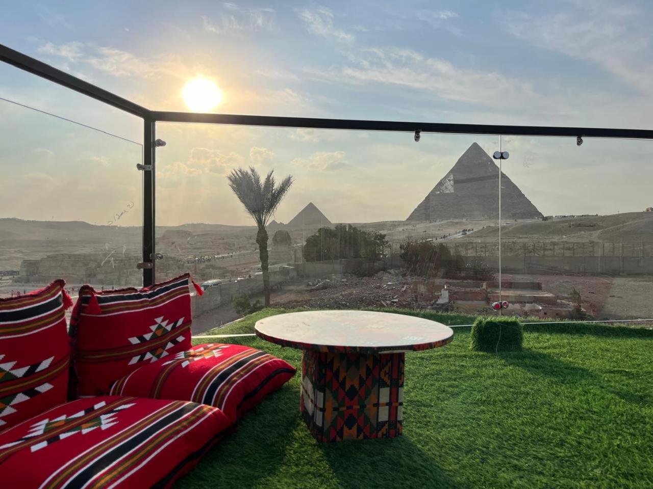 Kemet Pyramids View  Hotel 