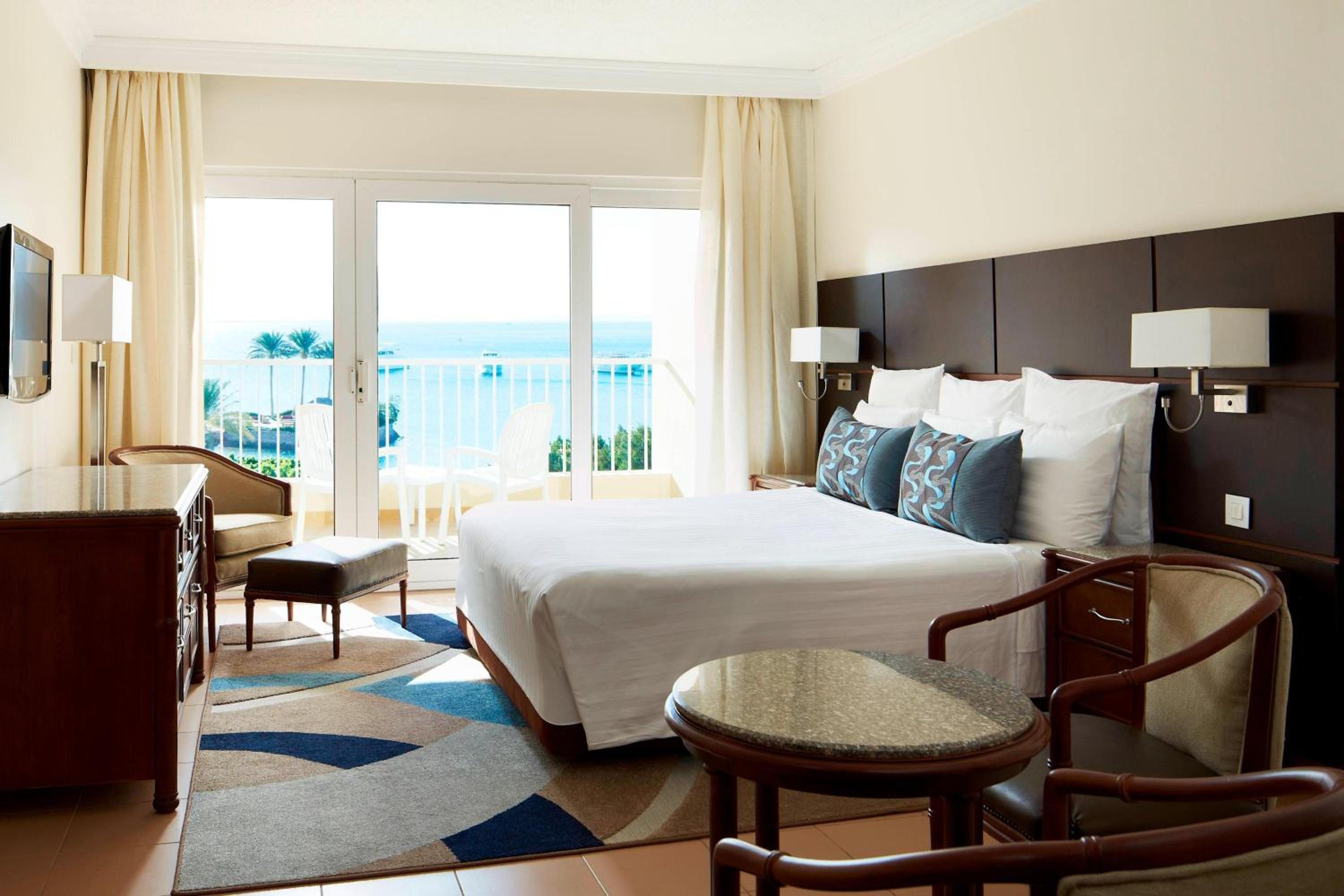 Standard King Room with Balcony and Sea View – Marriott Hurghada Beach Resort, on the Red Sea coast