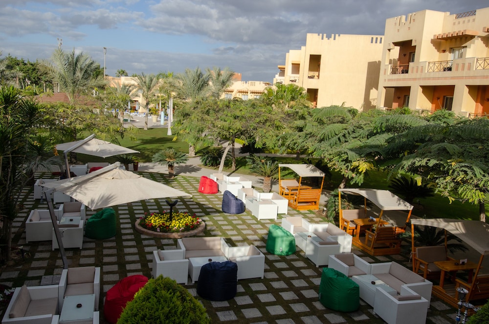 Swiss Inn Pyramids Golf Resort, Giza – Hotel – photo 5