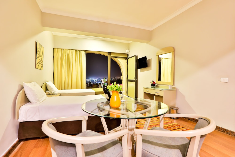 Deluxe Double or Twin Room – Safir Hotel Cairo