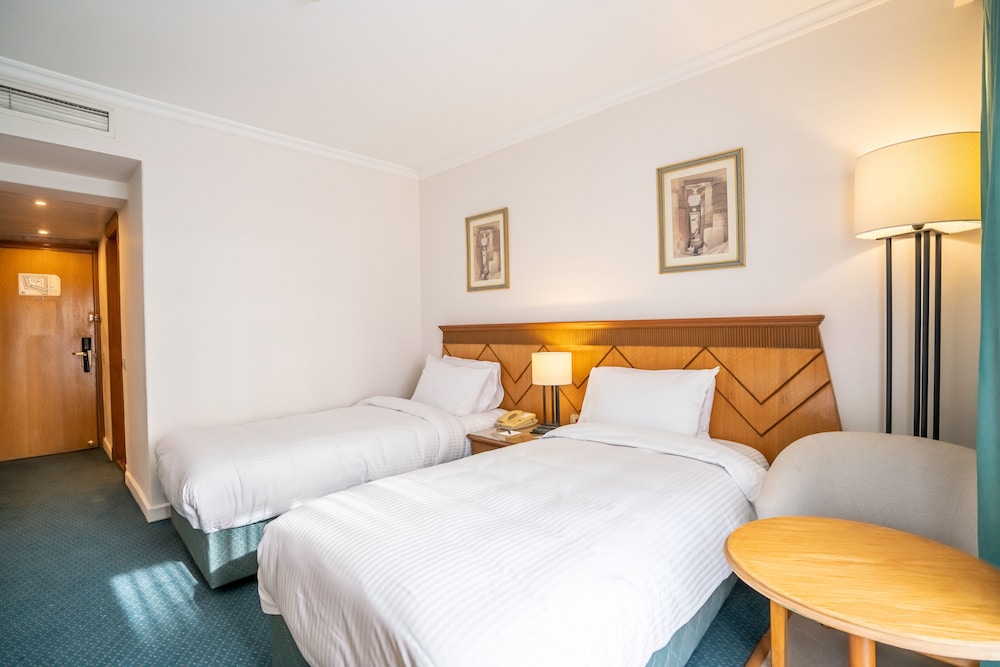 Standard Twin Room – Safir Hotel Cairo