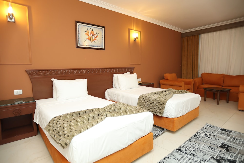 Grand Triple Room – Boudle Grand Pyramids Hotel, Giza