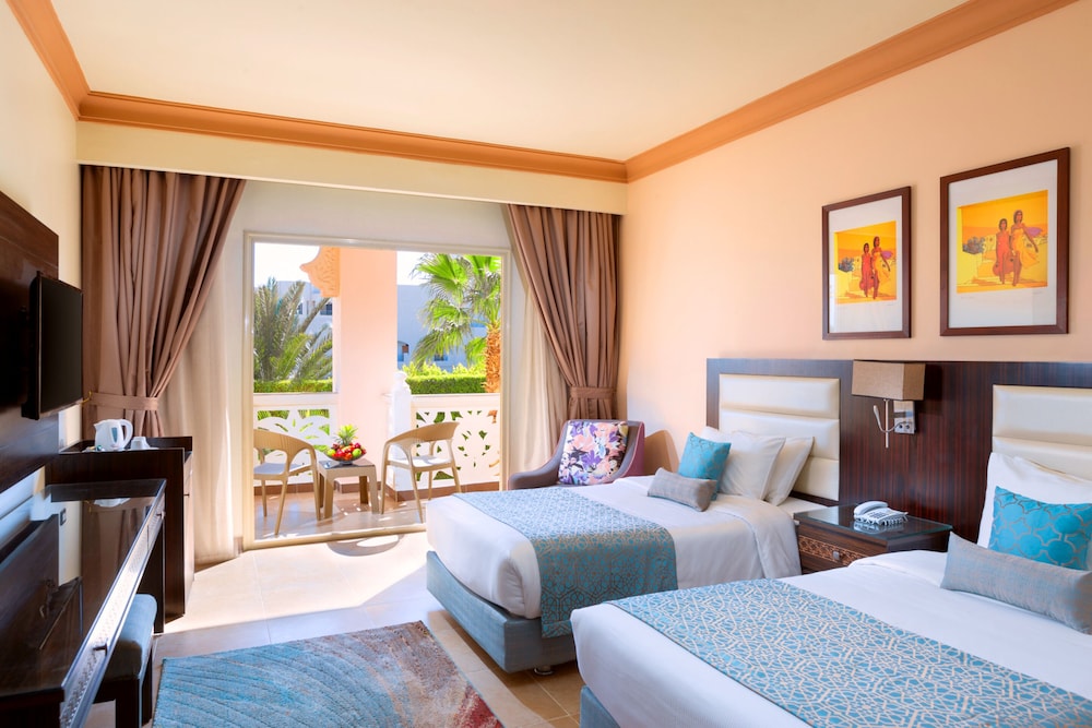 Deluxe Double Room – Pickalbatros Palace Resort Hurghada – Red Sea Beach Resort