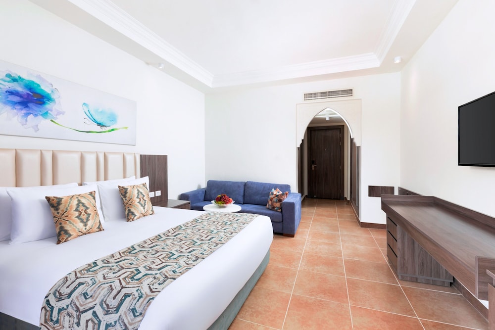 Deluxe Double Room with Side Sea View – Safir Hotel Cairo