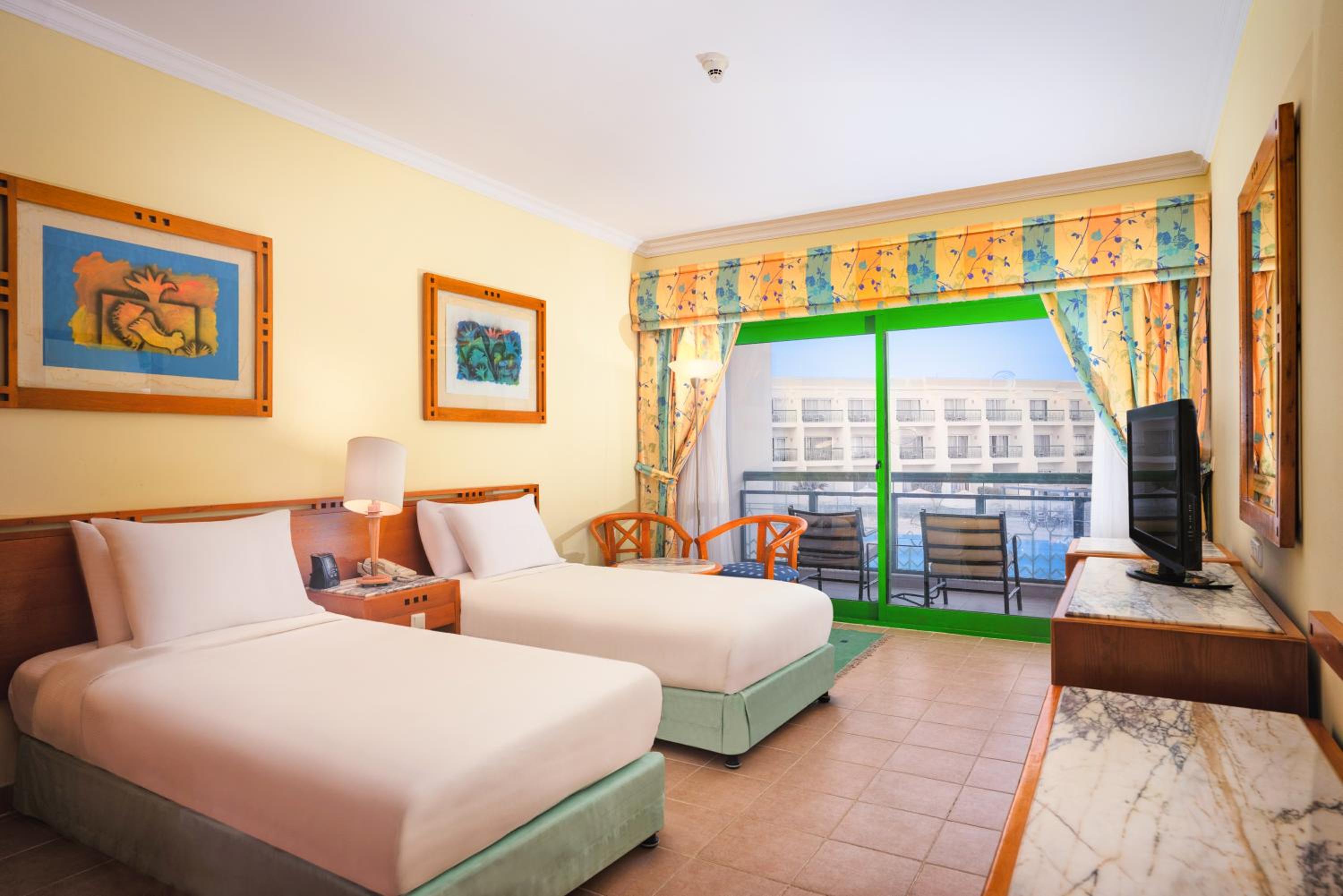 Standard Twin Room – Safir Hotel Cairo
