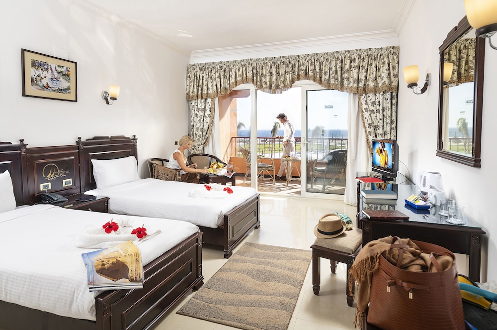 Comfort Triple Room – Three Corners Happy Life Beach Resort: a stay at El Quseir